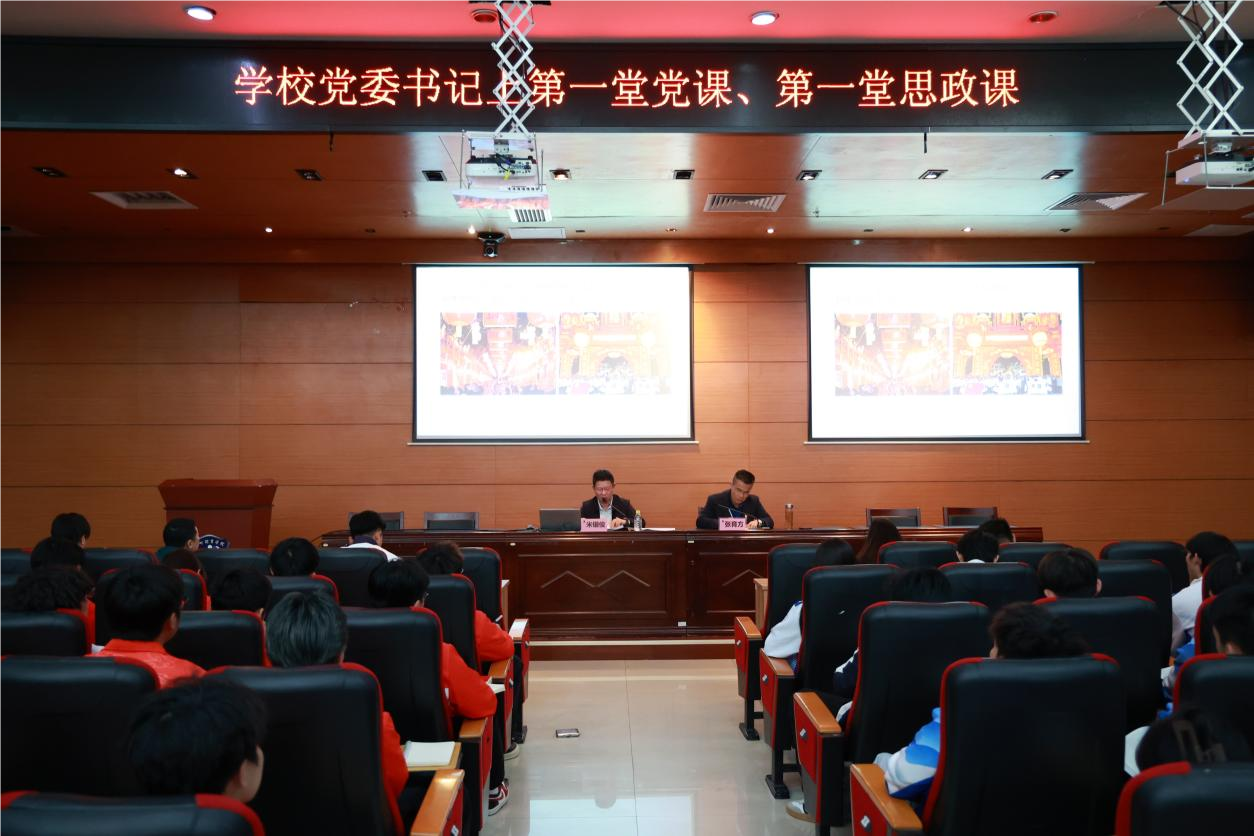 以文化自信铸魂育人 党委书记...
